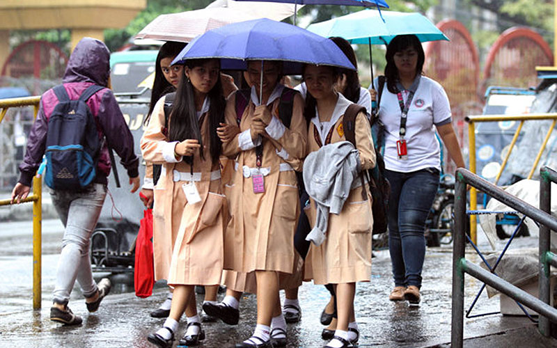 10 Things Filipino Graduates Miss About School