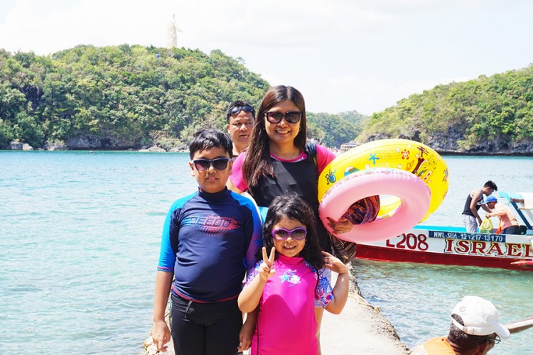 Swimming in the Hundred Islands of Alaminos, Pangasinan