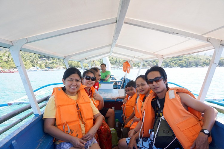 Island Hopping in Puerto Galera